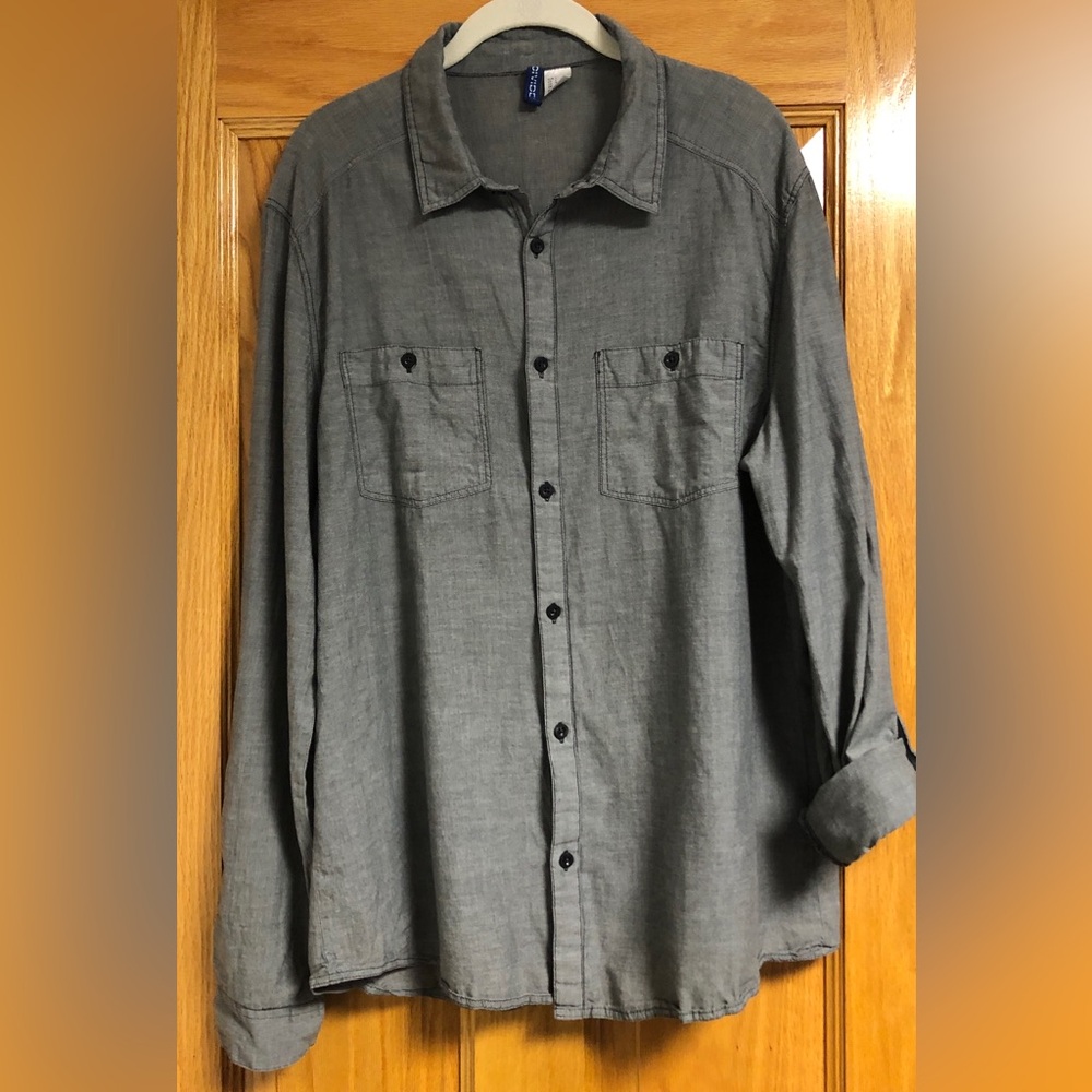 Men’s Long Sleeve Button Down Size L